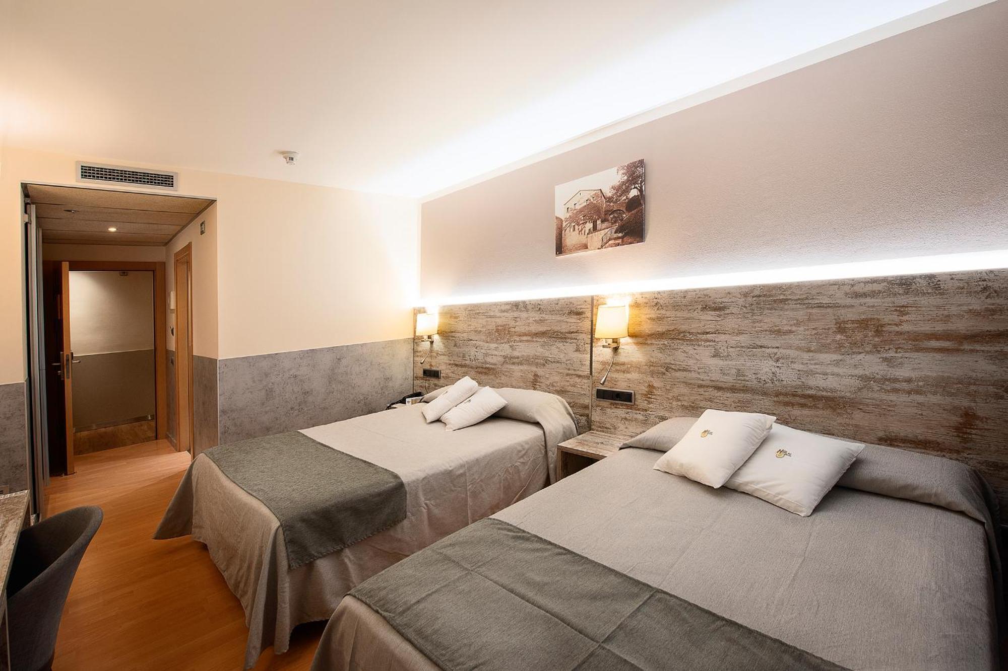 Hotel Palau De Girona Sant Julià De Ramis Zewnętrze zdjęcie